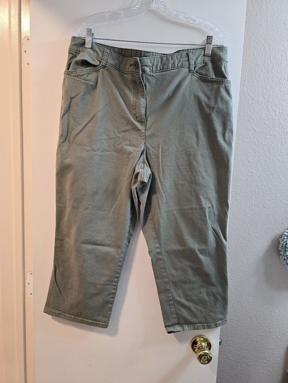 23 Chico's Olive Green Crop Pants